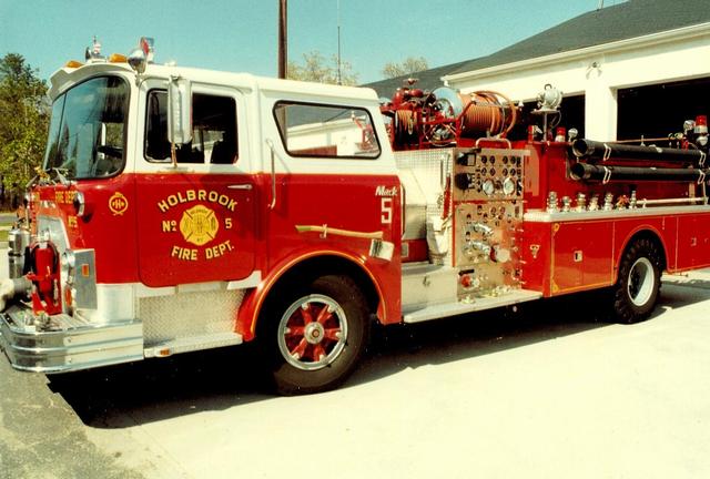 (3-15-5) 1977 Mack Class A Pumper